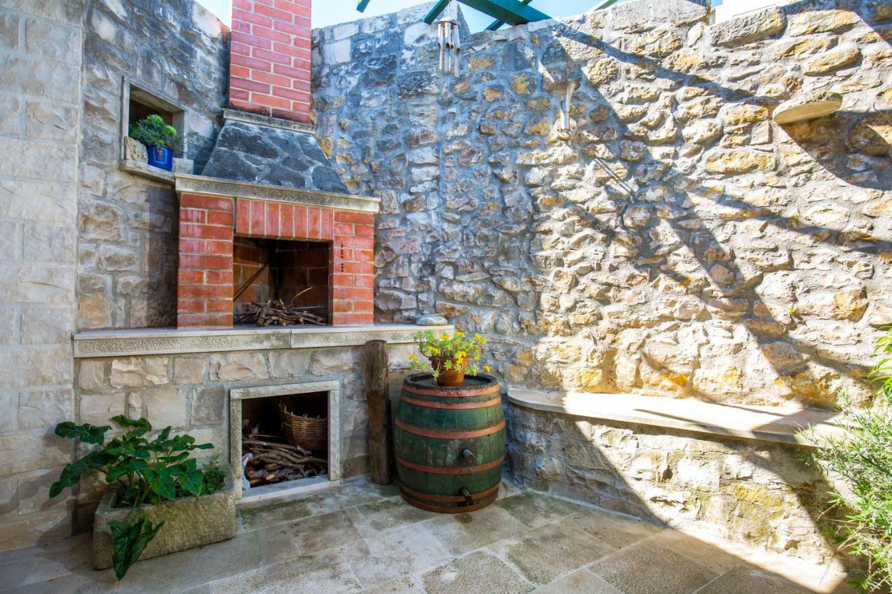 Dalmatian Stone House Villa Pucisca Kültér fotó
