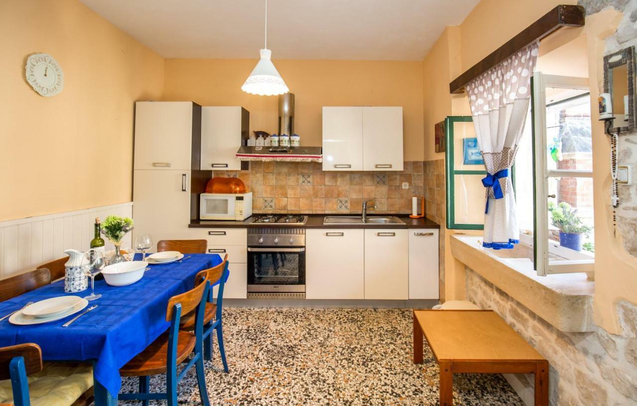 Dalmatian Stone House Villa Pucisca Kültér fotó